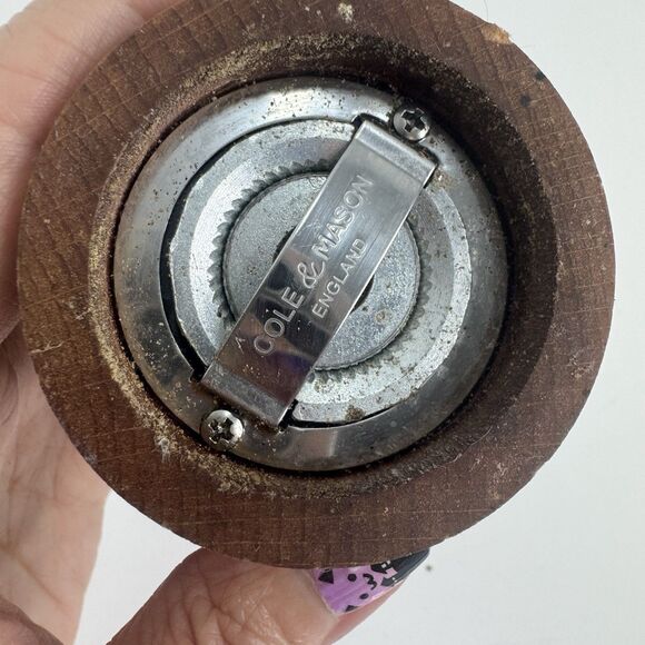 Cole And Mason England Wood Salt & Pepper Grinder Set Shaker - Picture 4 of 7